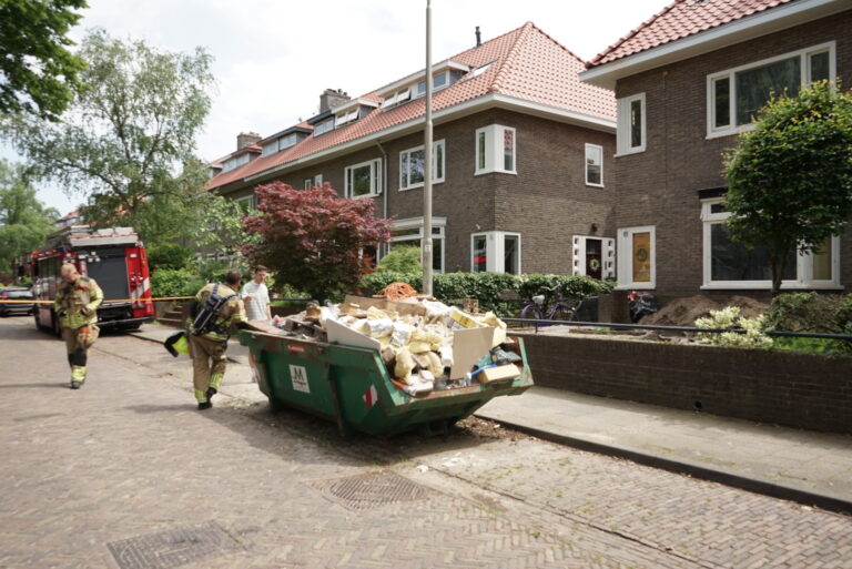 Buurtbewoners verzamelen zich voor gaslekkage